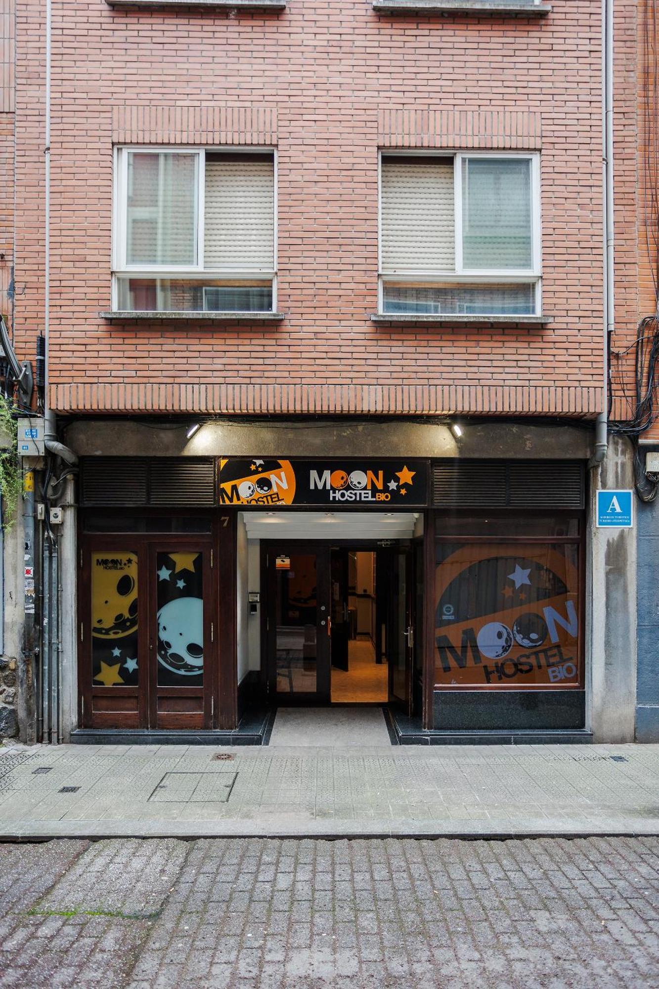 Moon Hostel Bio Bilbao Exterior photo